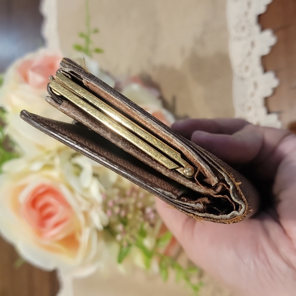 Authentic Louis Vuitton kisslock wallet - Picture 4 of 9